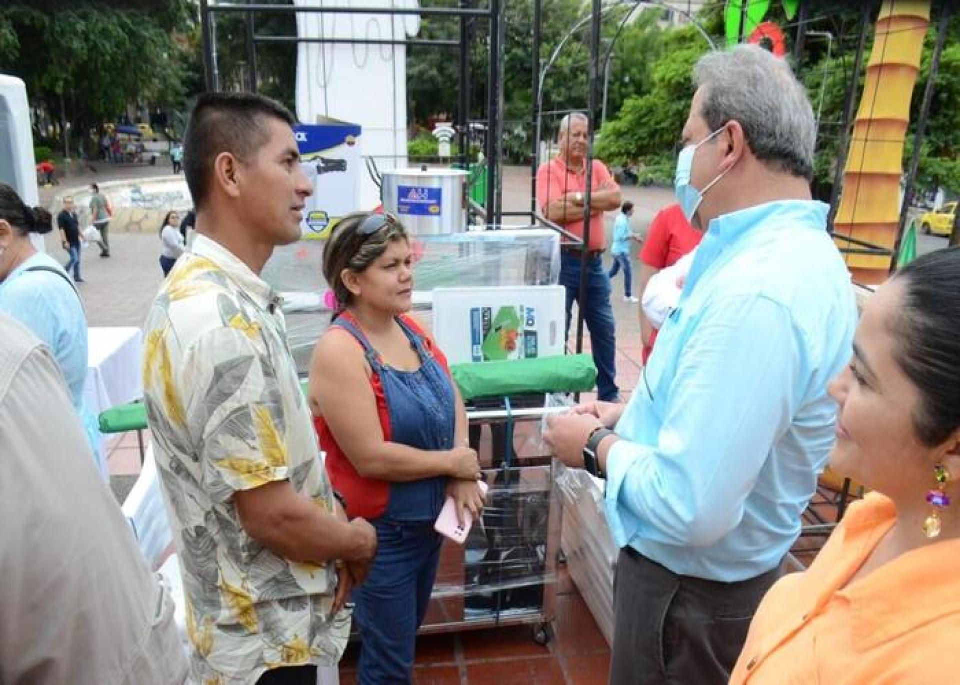 Víctimas del conflicto armado en Huila reciben ayudas para fortalecer sus unidades productivas