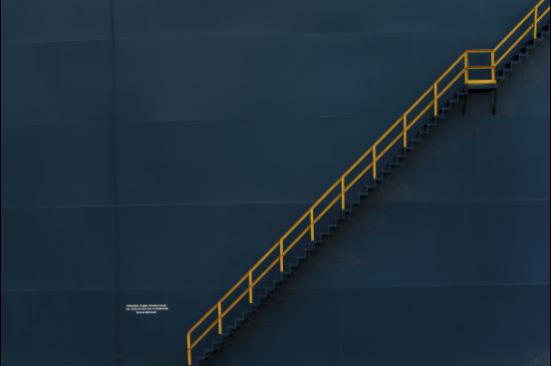Escalera exterior en tanque de crudo